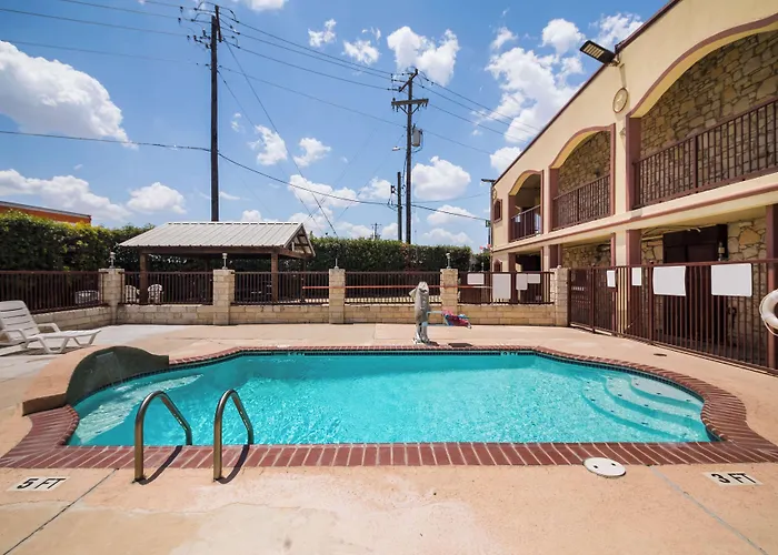 Americas Best Value Inn Buda